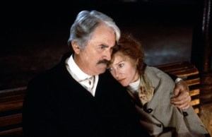 Gregory Peck, como Ambrose Bierce, en Gringo Viejo, junto a Jane Fonda