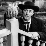 Robert Mitchum es Harry Powell en La noche del cazador