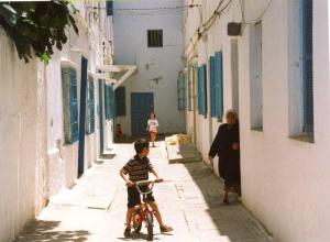 callejón frente a su casa
