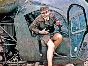 SALLY KELLERMAN COMO MORRITOS CALIENTES EN LA PELICULA M.A.S.H.