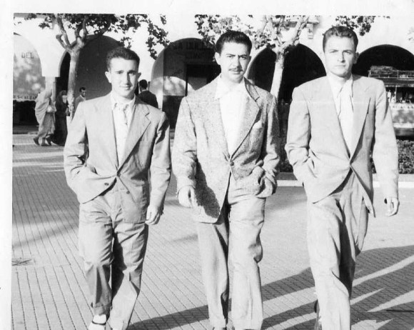 EN LA PLAZA DE ESPAÑA, PEPE EDERY,,FERNANDO GALEOTE Y J.GARCIA CAMUÑEZ