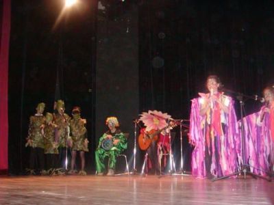 niños de la asociación Charif Idrissi de Larache actuando