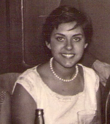 Alicia González, en la Residencia de Oficiales de Larache, en la boda de su profesora Demetria con el capitán Andrade