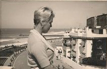 MARU EN LA AZOTEA DE SU CASA EN LA CALLE MULAY ISMAIL, FRENTE AL BALCON DEL ATLÁNTICO