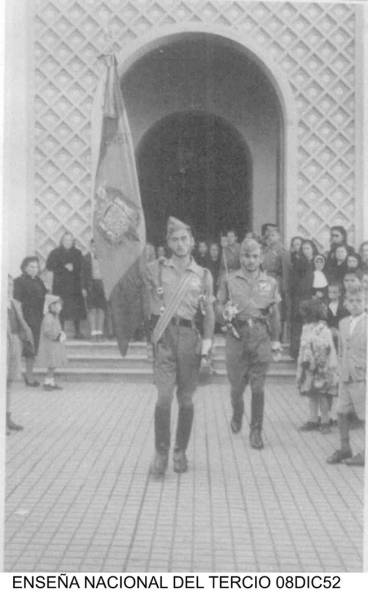 Larache, 1952 . La Legión en la puerta de la Iglesia del Pilar