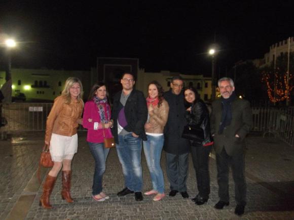 En Tetuán: Sergio Barce con los profesores Abdellatif Limami, Enrique Lomas, Nisrin Ibn Larbi y la poetisa Yolanda Adlón 