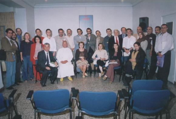 En el Instituto Cervantes de Tánger, acompañando a Sibari, entre otros: Paloma Fernández Gomá, Raissouni, Akalay, Sergio Barce, Mohamed Laabi, Abdellatif Limami, Lorenzo Silva, Said Jedidi, Bouissef Rekab, el cónsul de España don José Remacha...  