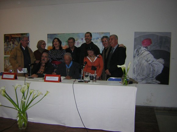 En Tánger, homenajeando a Sibari, estamos a su lado: Antonio Mesa, Rachida, Mari Carmen Revilla, José Luis Gómez, Ahmed Guennouni, Sandra Barce, Sergio Barce y Mohamed Akalay