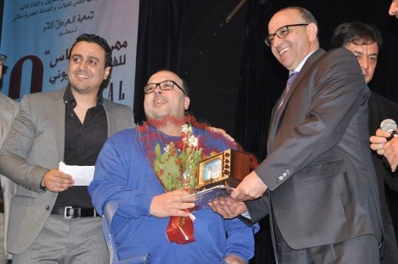 Kelai recogiendo el premio