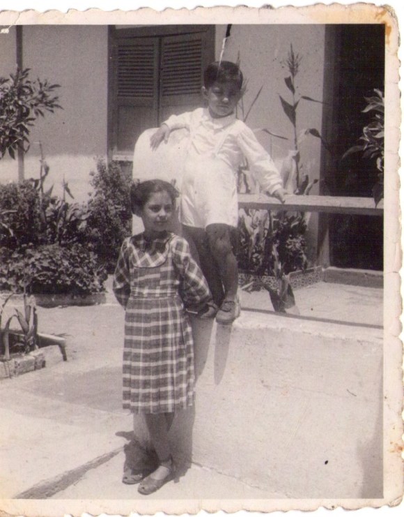 Larache, 1950- Alicia y su hermano Pedro Félix