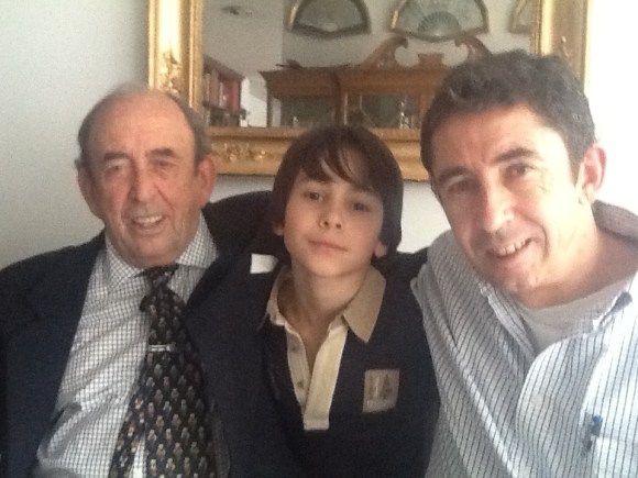 Andrés Arévalo Martínez con su hijo y su nieto (ambos también Andrés de nombre)