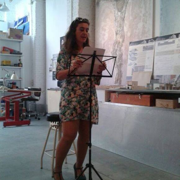 Susana Gisbert en un encuentro-lectura de la Generación BiblioCafé