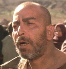 DOGHMI LARBI como Ootah, en El hombre que pudo reinar