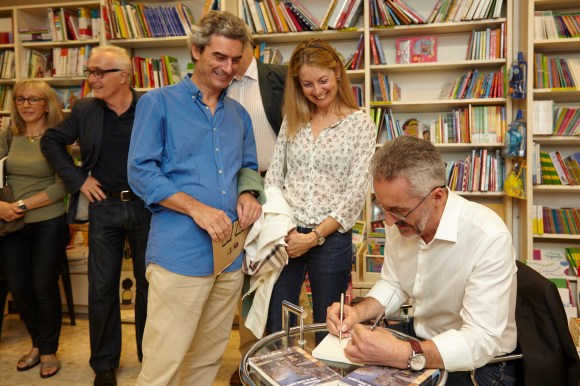 Firmando a Julia Sousa y Antonio Herráiz, y detrás Santiago Souviron, Jesús Ortega, Claudia Santos...