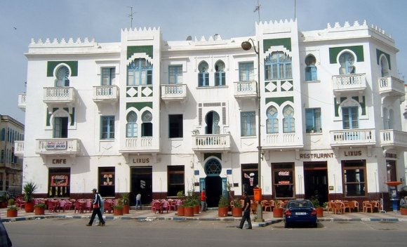 Plaza de la Liberación - Café Lixus - Larache - foto de la revista Atalayar