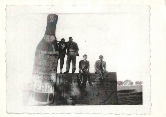 Larache - publicidad de Terry - Dani Céspedes, Rafael Rodríguez, mi padre Antonio Barce y Luis Guardia