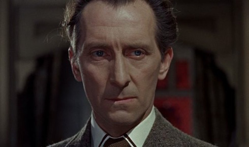 PETER CUSHING como Sherlock Holmes