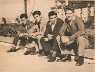 Mi tío, CHARLES BARCE (a la izquierda) con URDA y otros amigos, en el Balcón del Atlántico