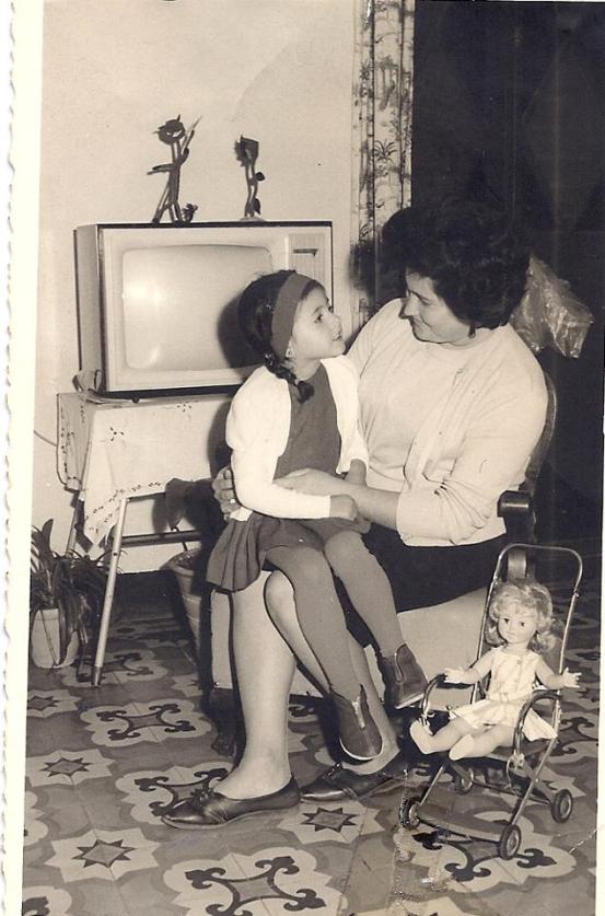 Vicky Fernández Moraga y su madre