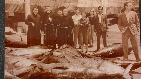 1950-55 A LA DERECHA BLANCO Y EL PADRE GERMÁN (el más alto)