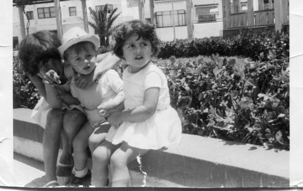 Lali, Sergio y Mari Angeles en los jardines del Balcón