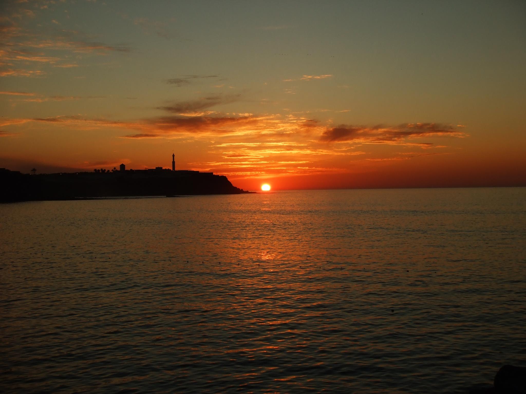 ATARDECER EN LARACHE - foto de Aziz Bouhdoud
