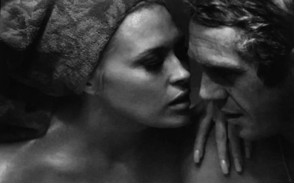 Faye Dunaway y Steve McQueen - Thomas Crown - foto Bill Ray