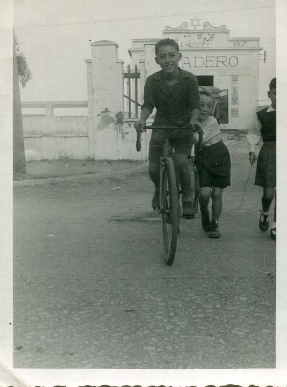 1947 Mi padre frente al Matadero