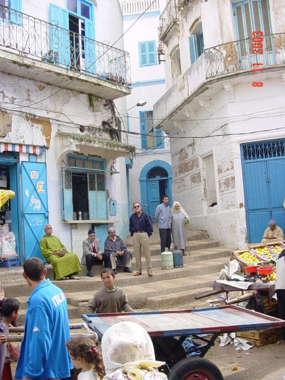 Leon en el balcon de Luna 2003