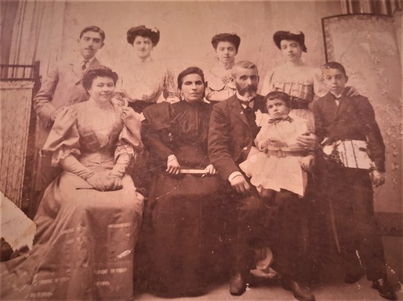 Izq mi abuelo Manuel Barce, centro mis bisabuelos, Maria Dolores Pérez Infante, de Rota, y Antonio Barce Fdez, de San Roque