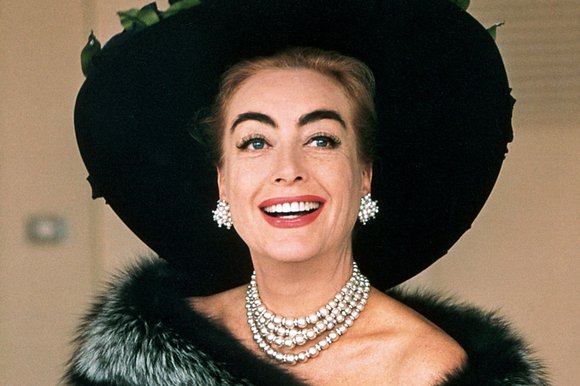La imagen tiene un atributo ALT vacío; su nombre de archivo es joan-crawford.jpg