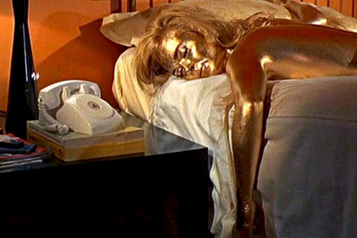 La imagen tiene un atributo ALT vacío; su nombre de archivo es shirley-eaton-007.jpg