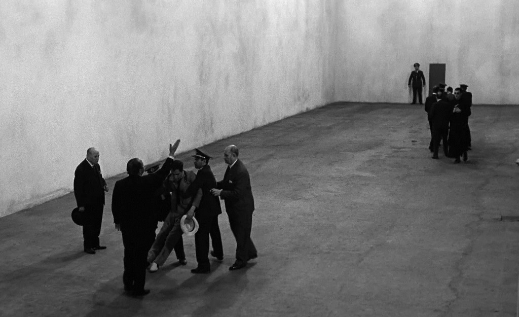 La imagen tiene un atributo ALT vacío; su nombre de archivo es el-verdugo-escena.jpg